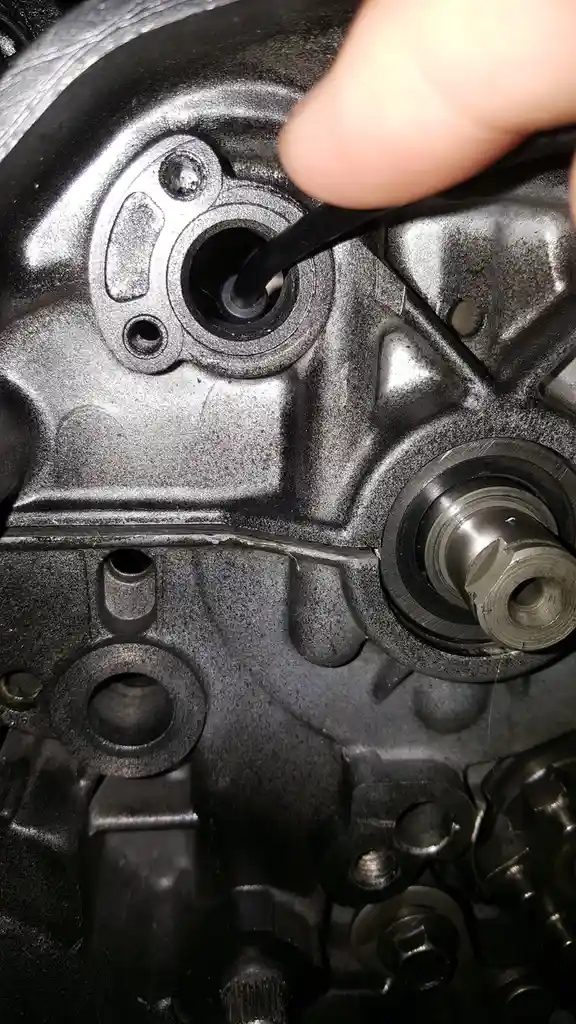 Exploring My RZ350 Gearbox with an Endoscope Camera