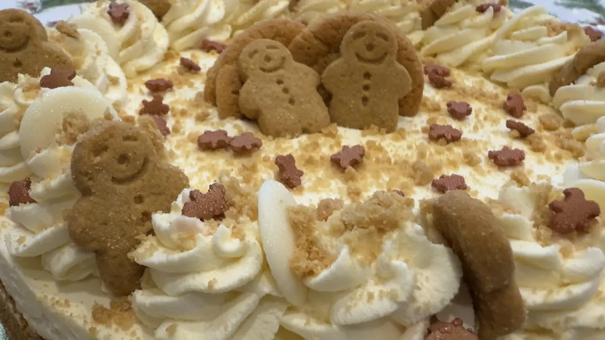 Indulging in Christmas Cheer with Gingerbread Cheesecake!