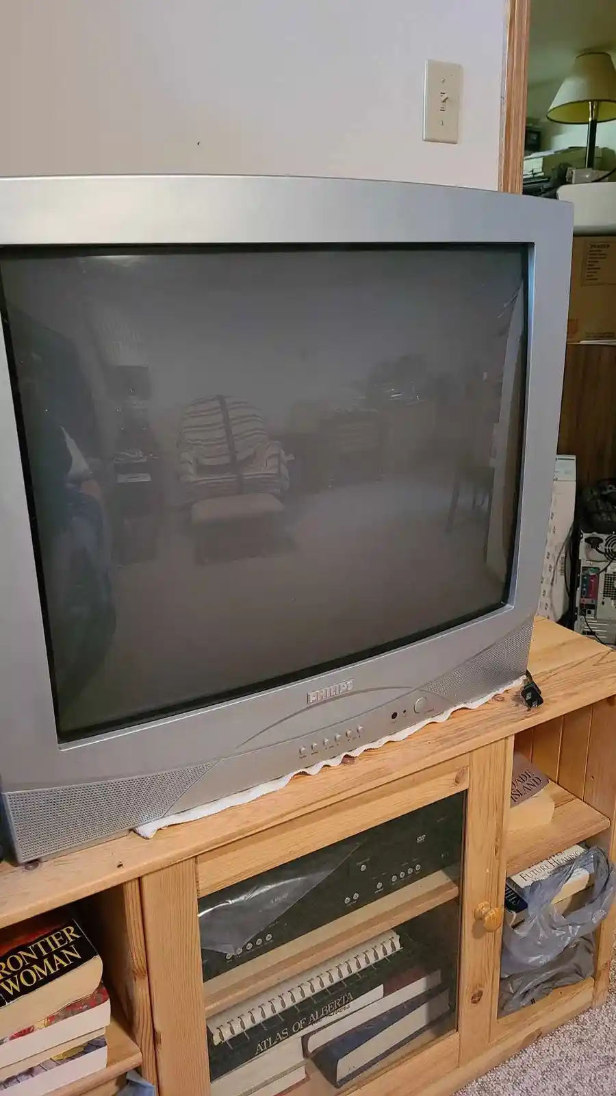 Throwback to the Philips 27" CRT TV from November '04