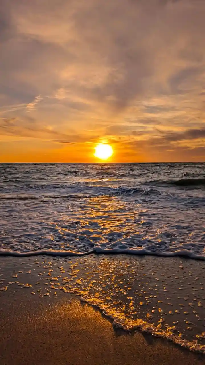 A Breathtaking Sunset: Nature's Canvas