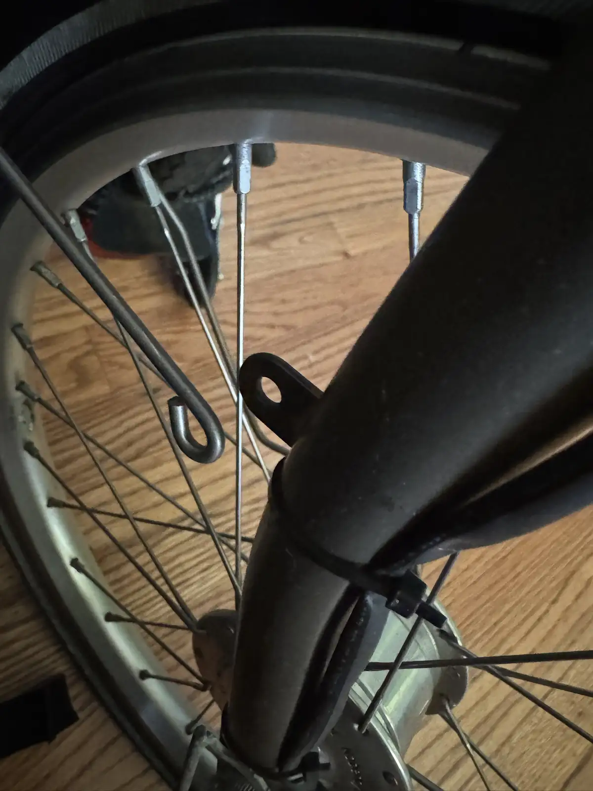 Aha! It's definitely missing a screw!