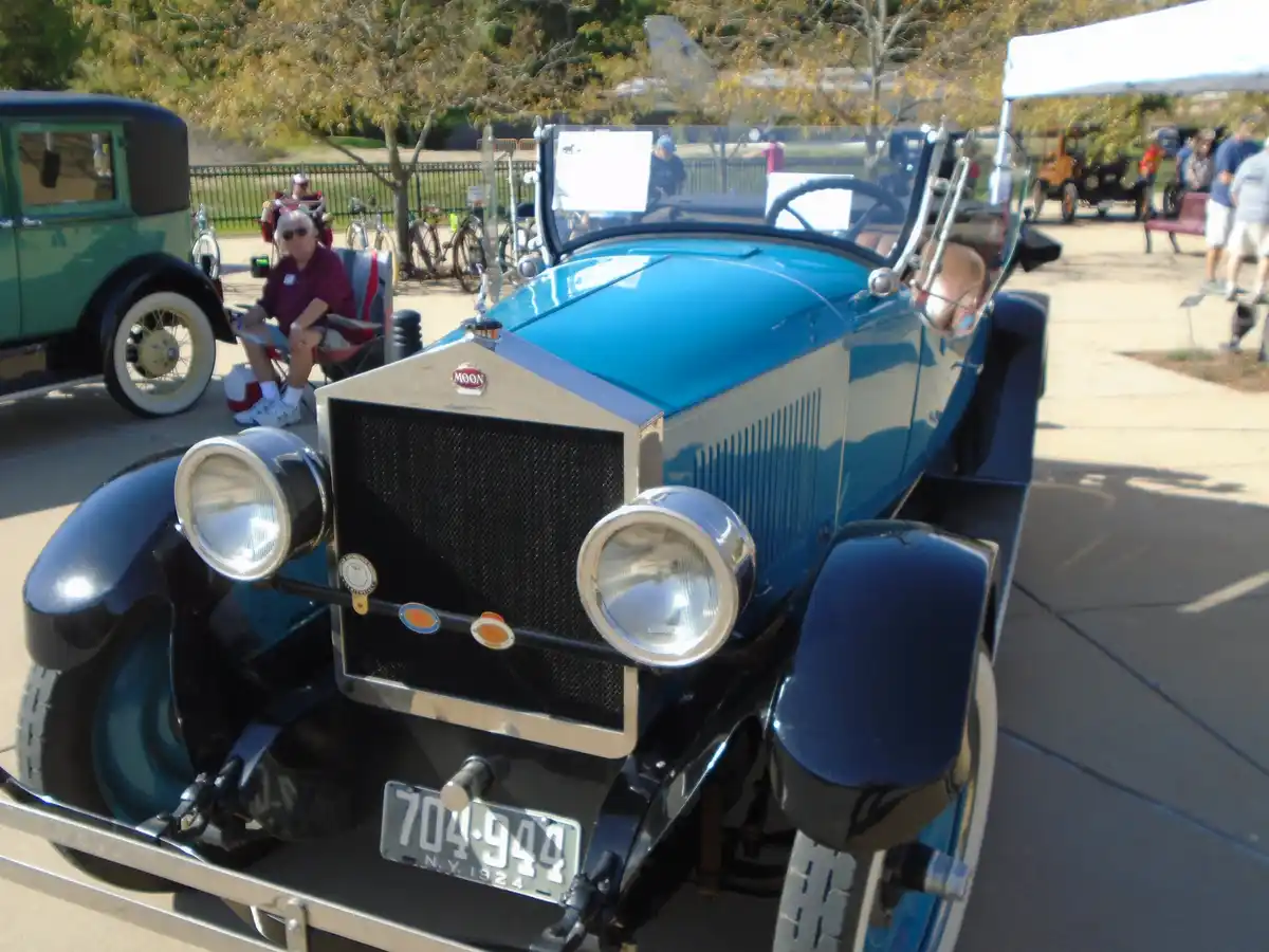 A Glimpse at the 1924 Moon Model 6-50 Roadster
