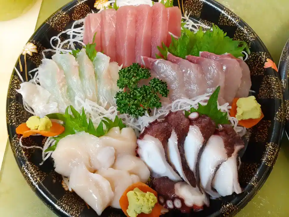 Deliciously fresh sashimi delights