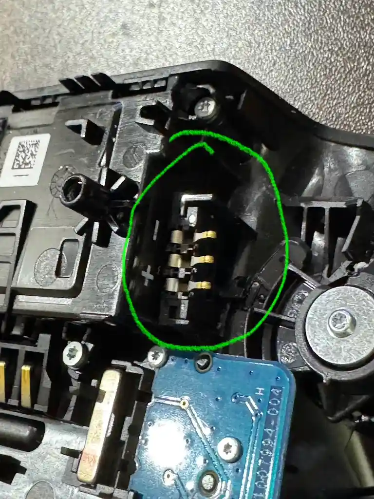 Xbox Controller Turns Off When Squeezed or Flexed
